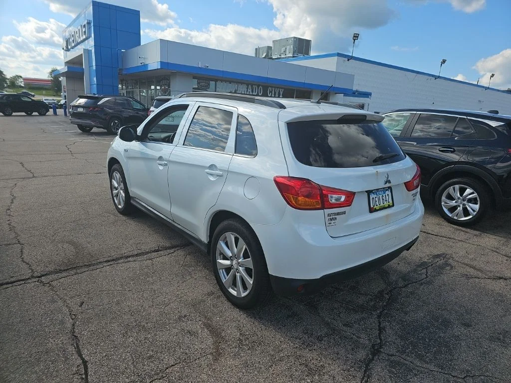 Used 2015  Mitsubishi GT image 5