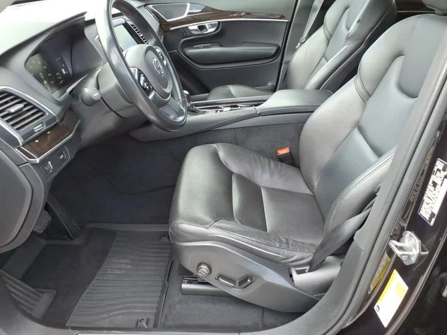 Used 2019 Black Volvo T5 Momentum image 17