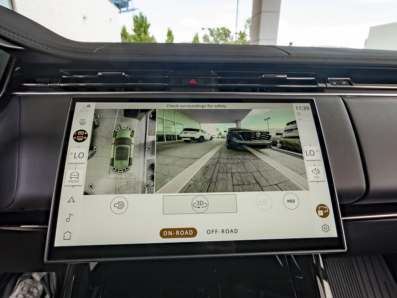 New 2026 Santorini Black Land Rover SE image 21