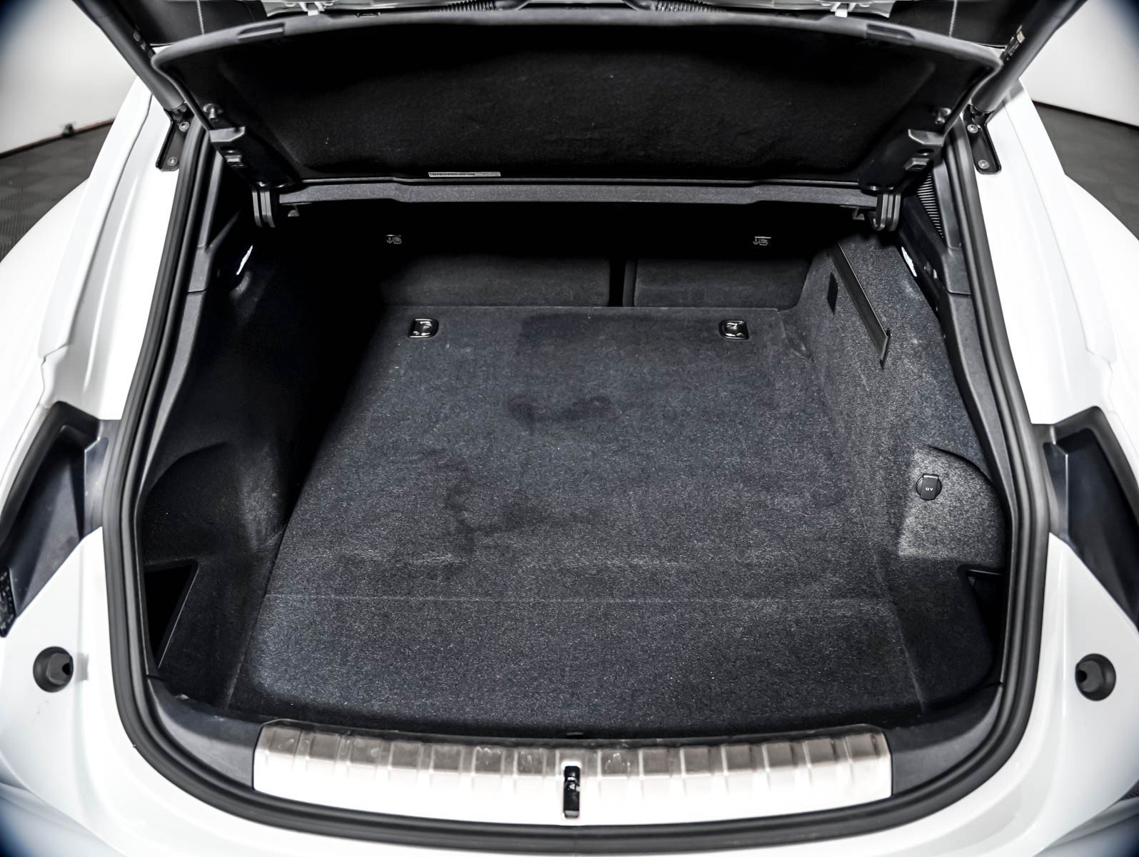Certified Used 2025 White Porsche 4 image 26