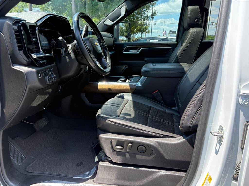 Used 2025 Summit White Chevrolet High Country image 17