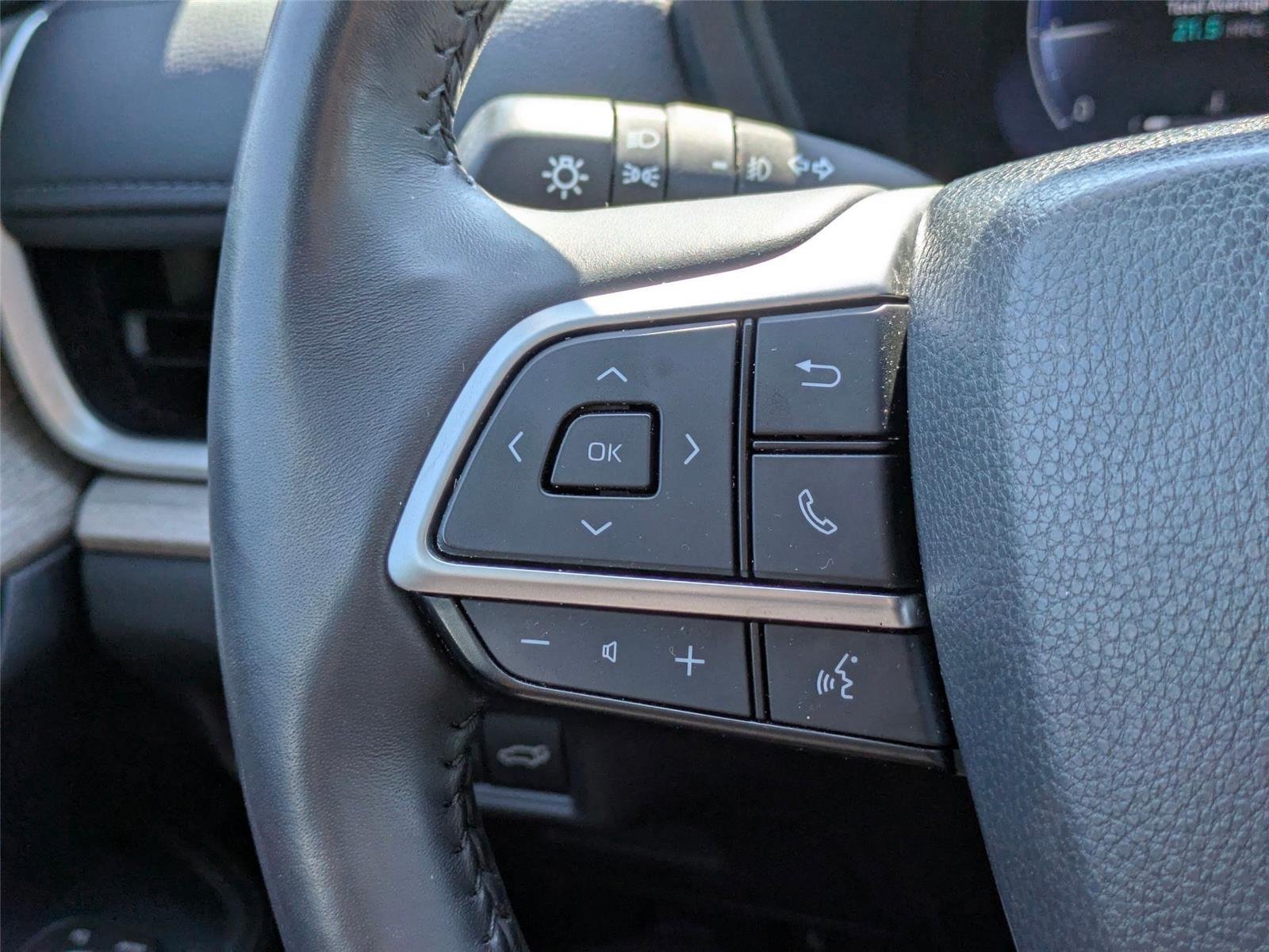Used 2024 Wind Chill Pearl Toyota Limited image 17