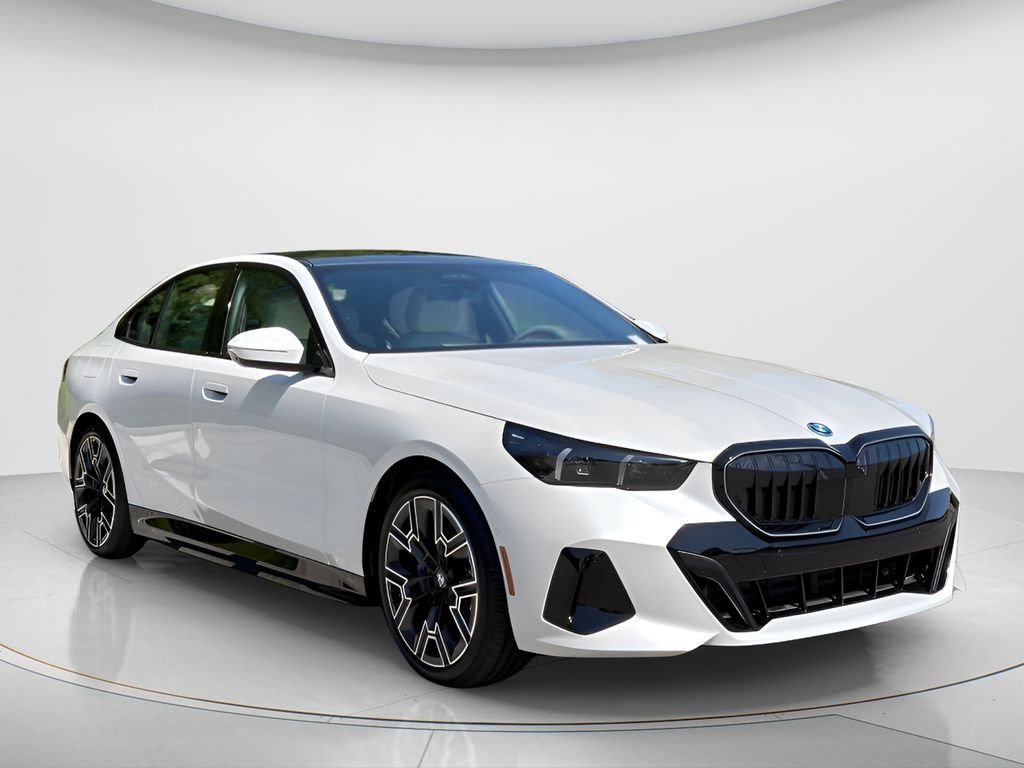 New 2027 Mineral White Metallic BMW 550e xDrive image 3