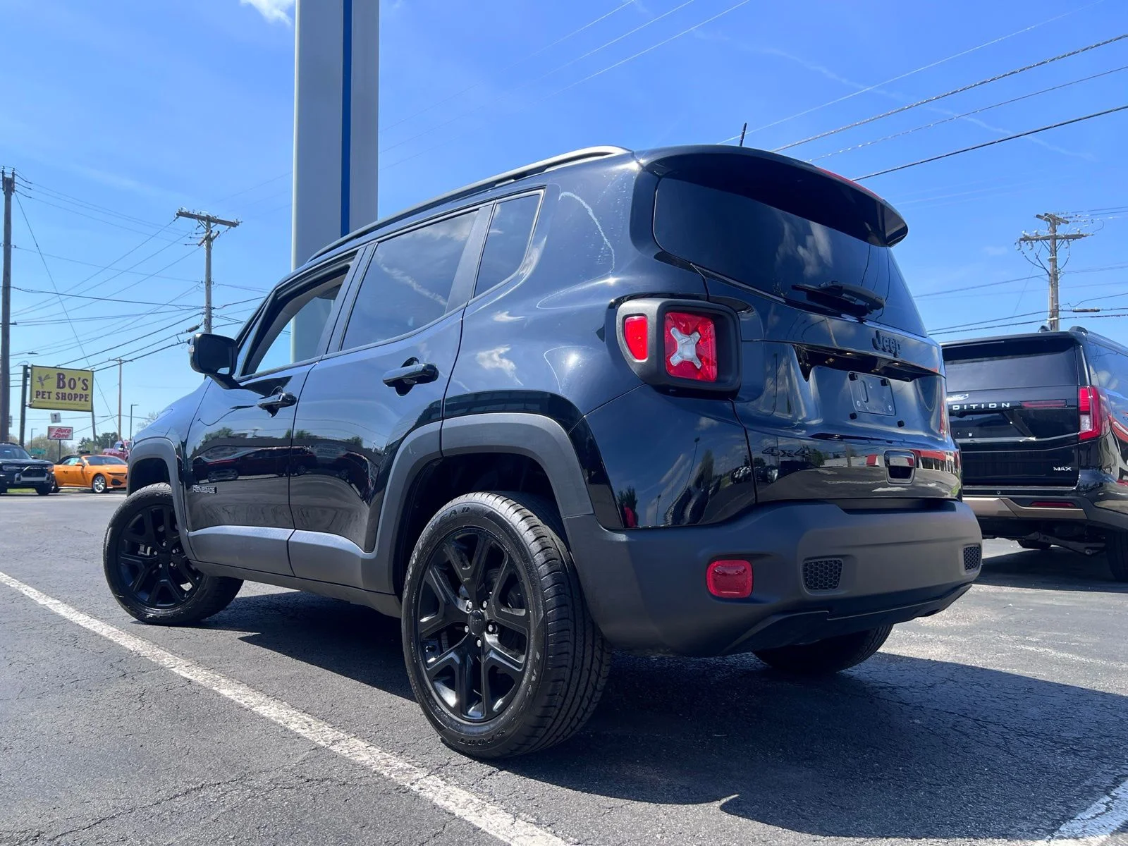 Used 2023 Black Clearcoat Jeep Altitude image 13