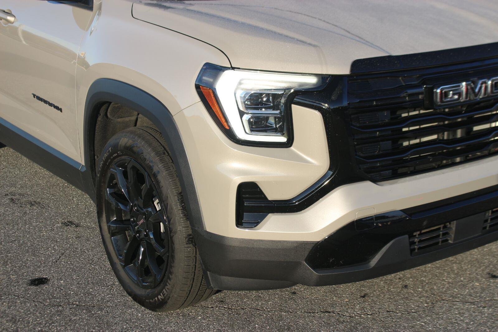 Used 2026 Riverstone Metallic GMC Elevation image 9