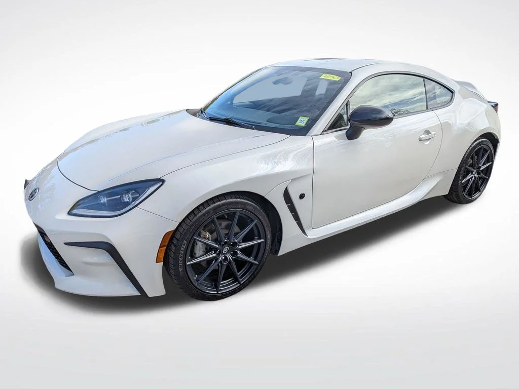 Used 2023  Toyota Premium image 7
