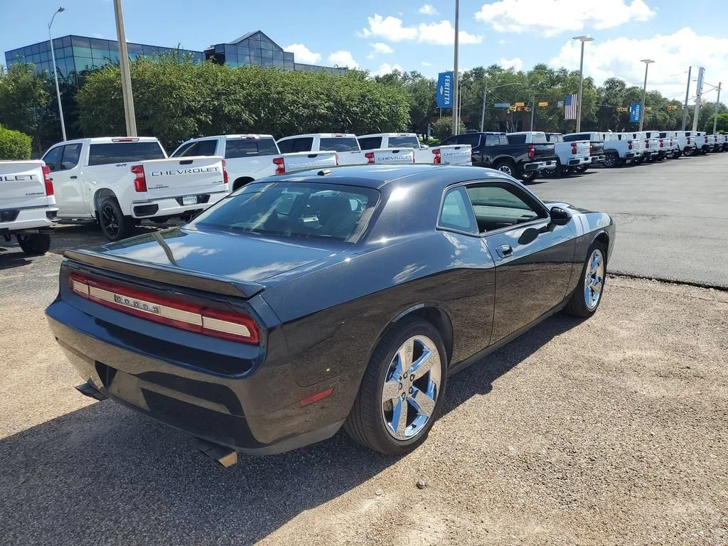 Used 2009 Black Dodge R/T image 18