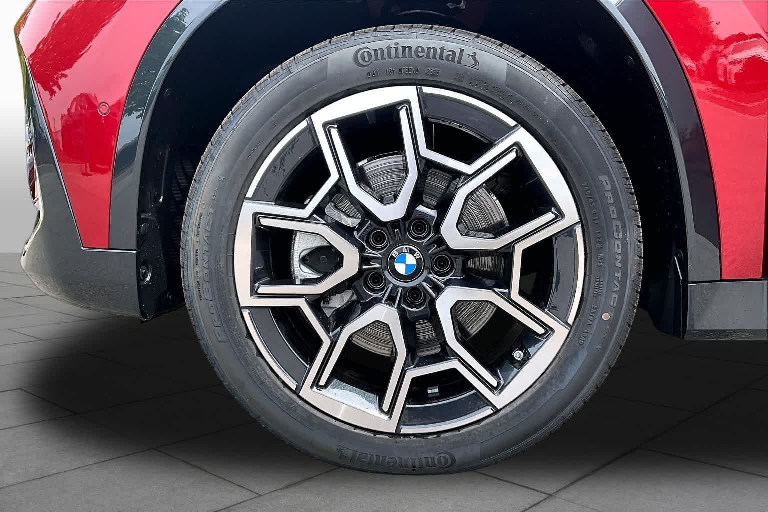 Used 2026 Vegas Red Metallic BMW xDrive28i image 11