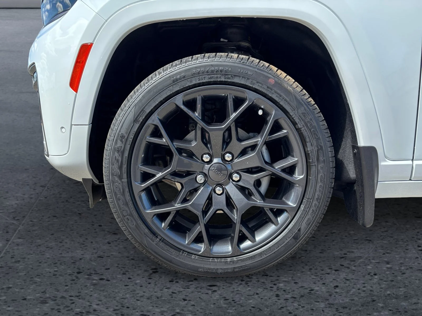 New 2026 Bright White Jeep Summit image 9