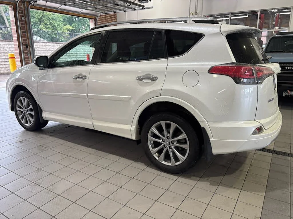 Used 2017 Blizzard Pearl Toyota Platinum image 5