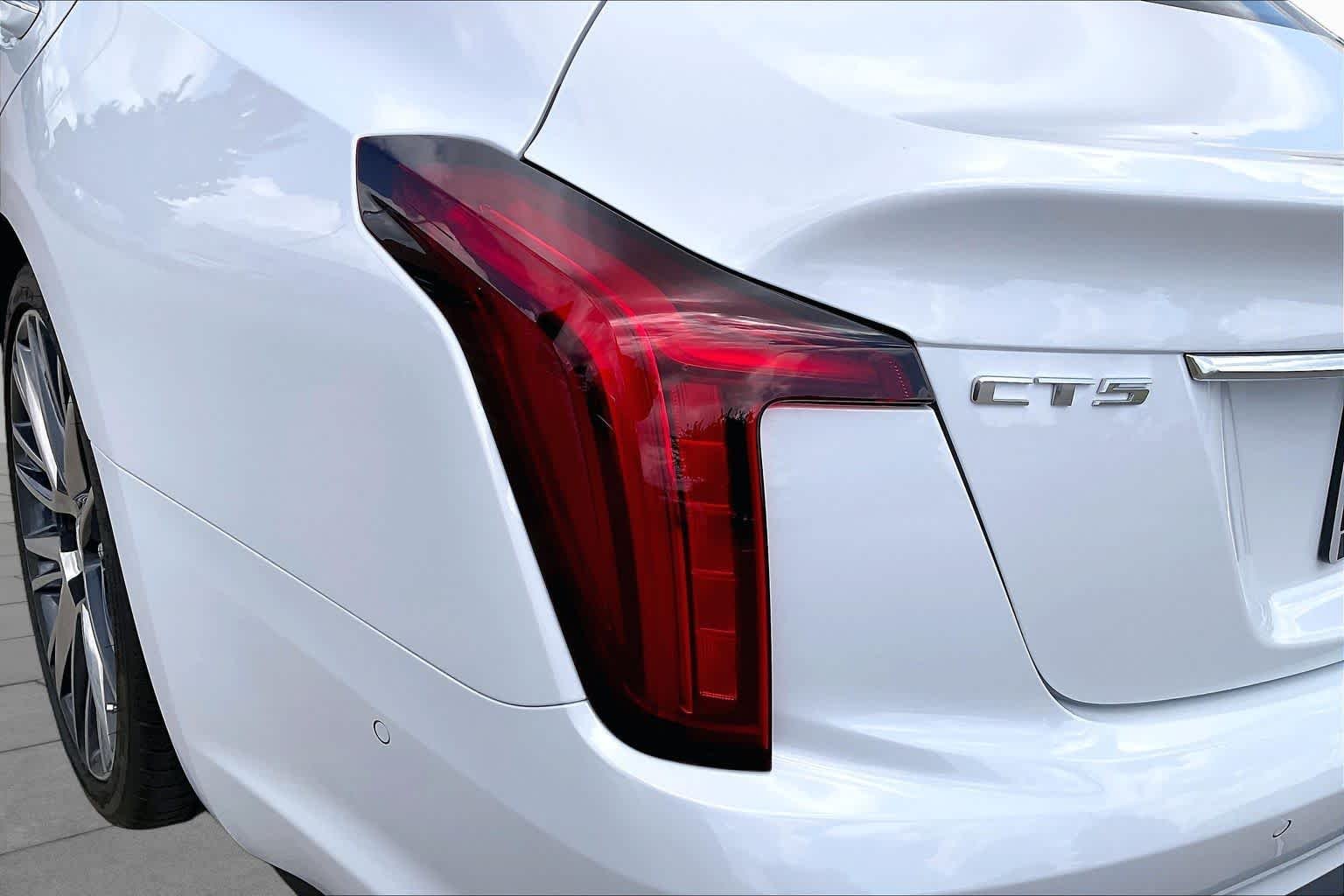 Used 2026 Vibrant White Tricoat Cadillac Premium Luxury image 27