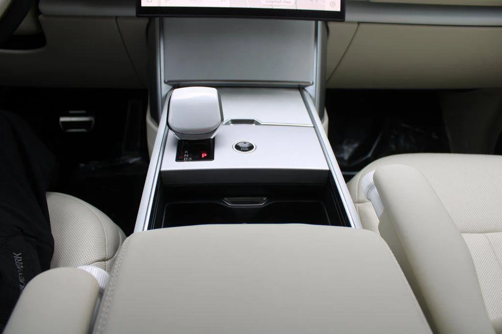 New 2024 Ostuni Pearl White Land Rover SV image 41