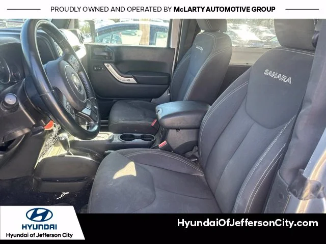 Used 2018 Silver Jeep Sahara image 4