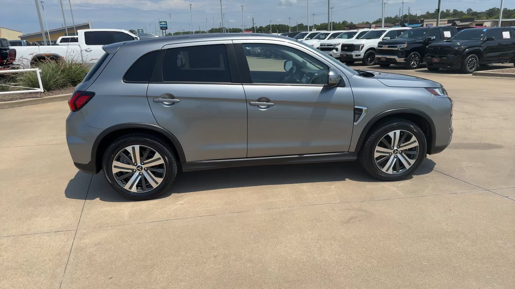 Used 2025 Gray Mitsubishi S image 9