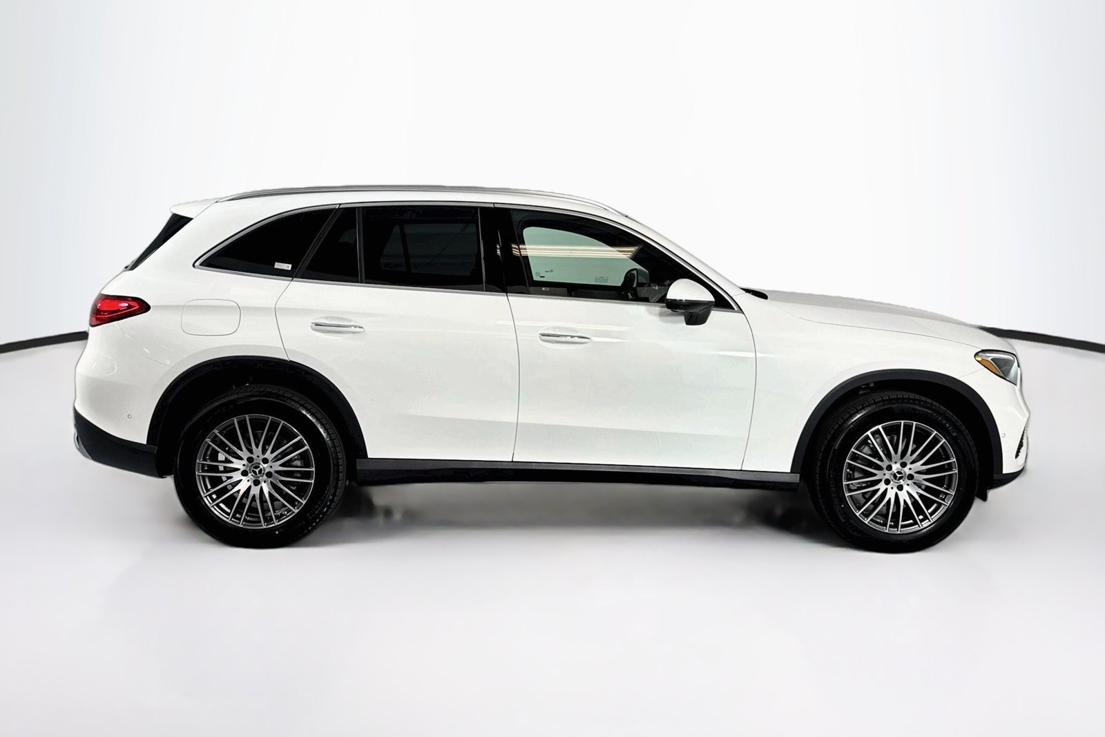 New 2027 Polar White Mercedes-Benz GLC 300 image 4