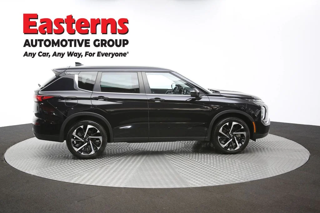 Used 2023 Black Mitsubishi SE image 43