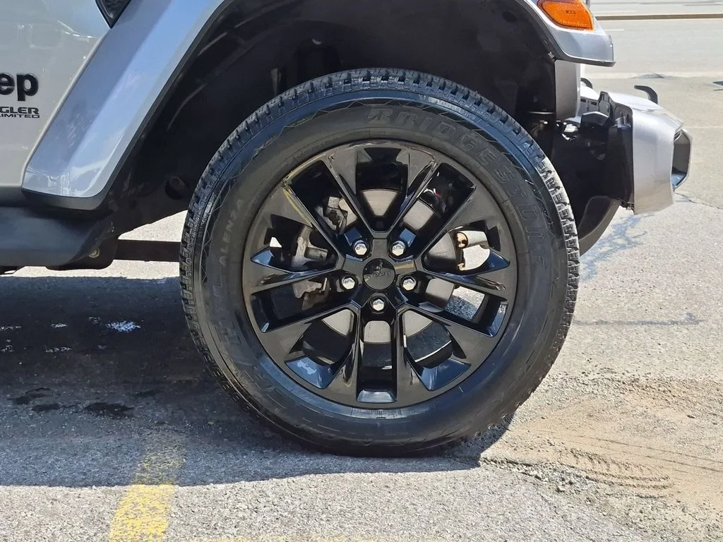 Used 2020 Silver Jeep Unlimited Sahara High Altitude image 24