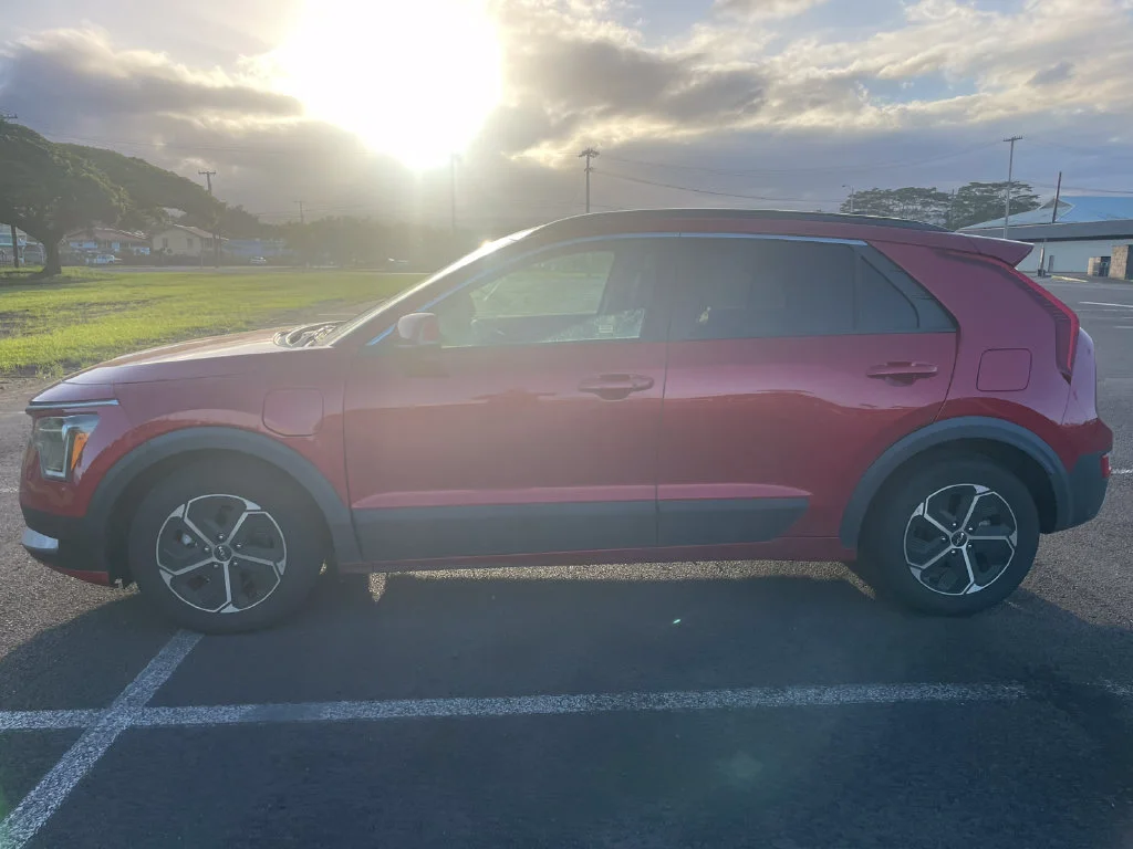 Used 2023 Red Kia EX image 4