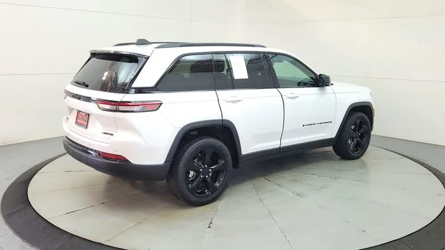Used 2024 White Jeep Limited image 10