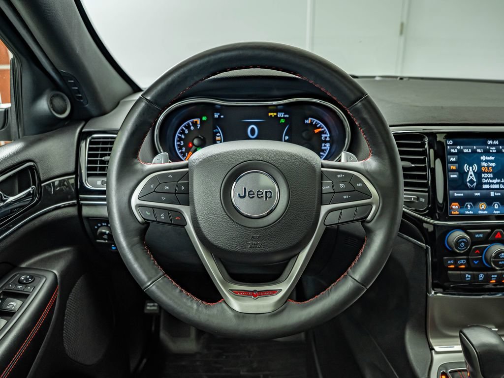 Used 2019 Bright White Clearcoat Jeep Trailhawk image 25