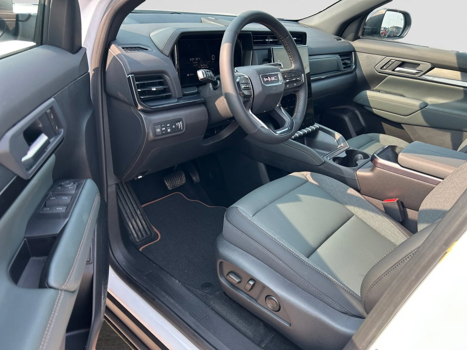 New 2027 Summit White GMC AWD AT4 image 13