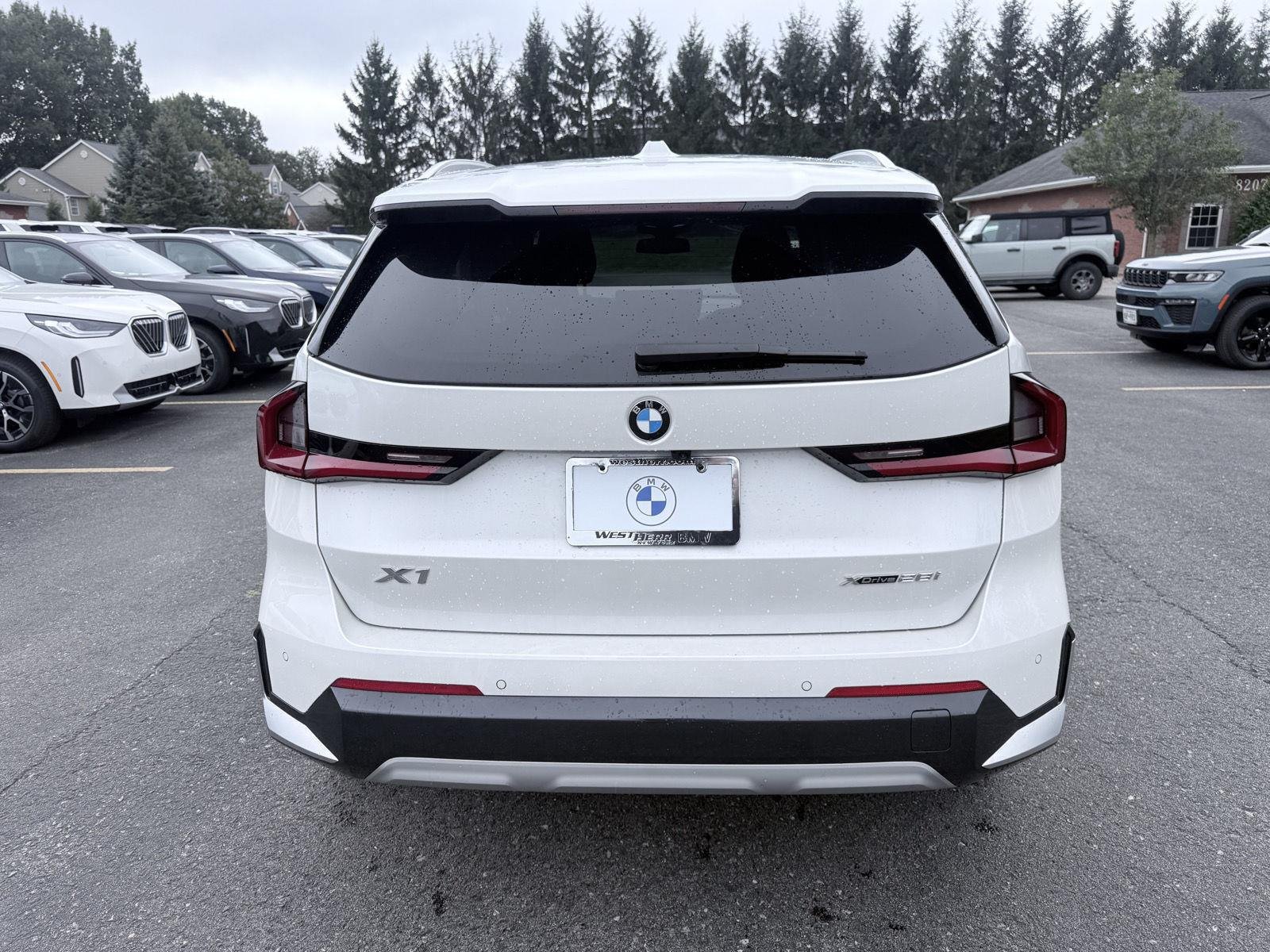 Used 2025 Mineral White Metallic BMW xDrive28i image 6