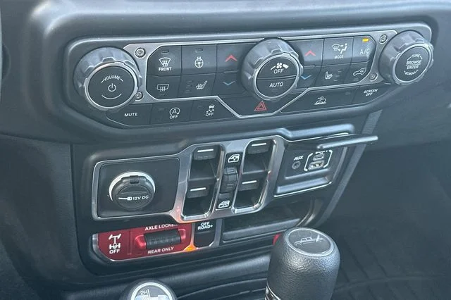 Used 2021 White Jeep Mojave image 18