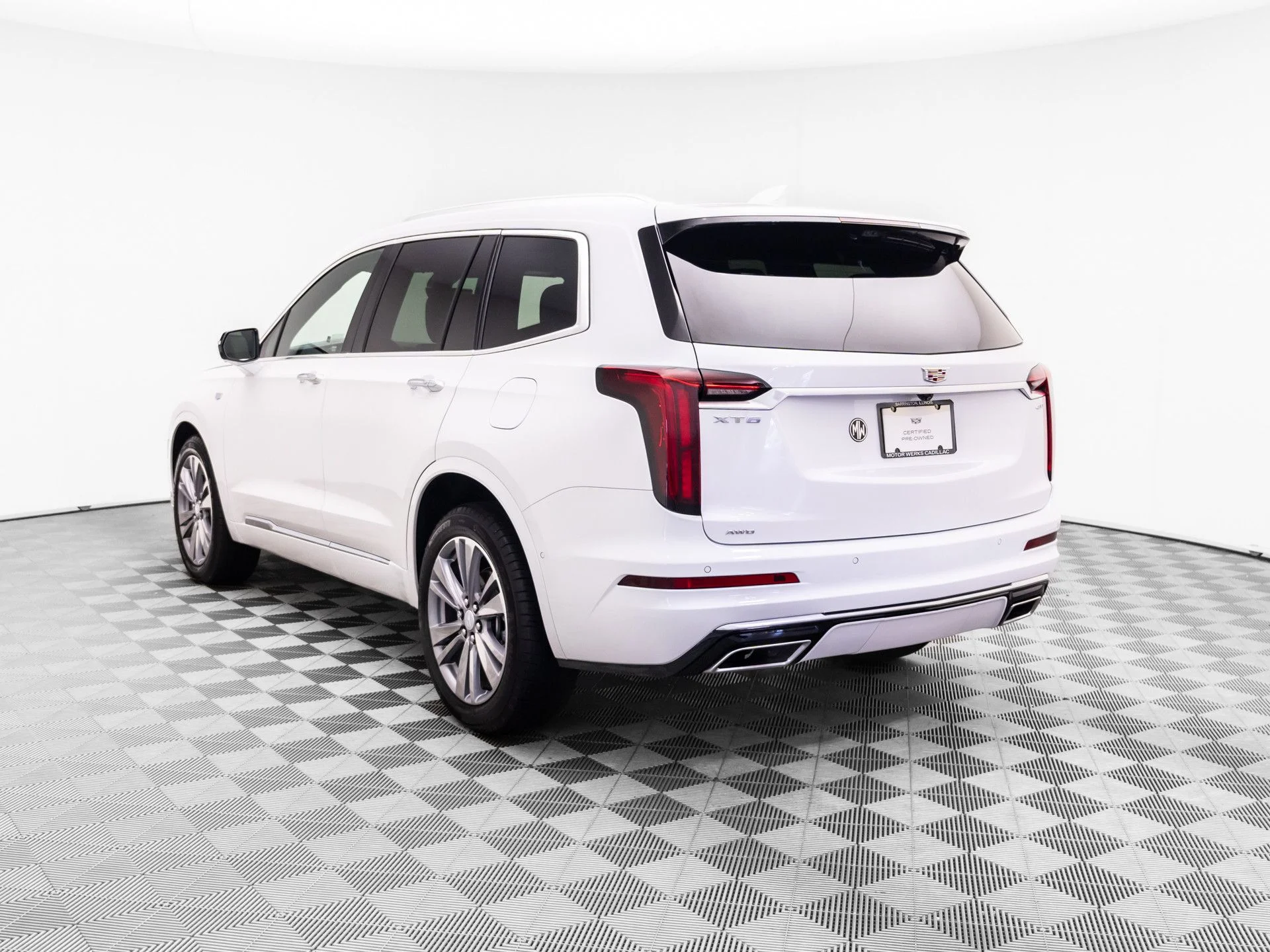 Used 2025 White Cadillac Premium Luxury image 3
