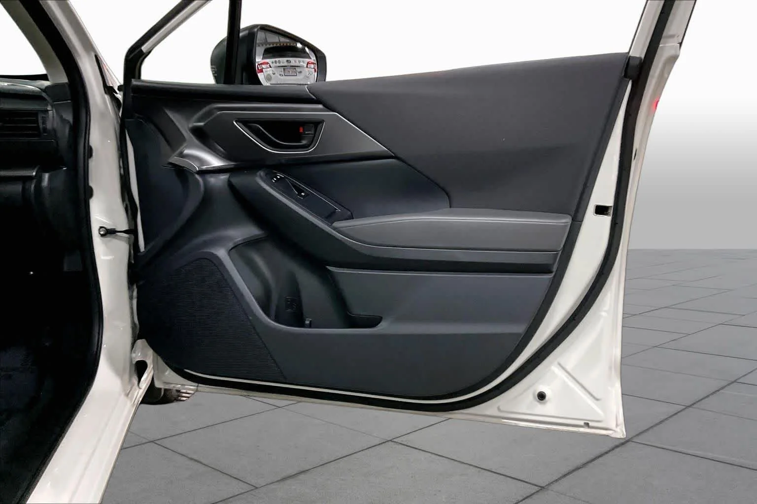 Used 2025 Crystal White Pearl Subaru  image 22