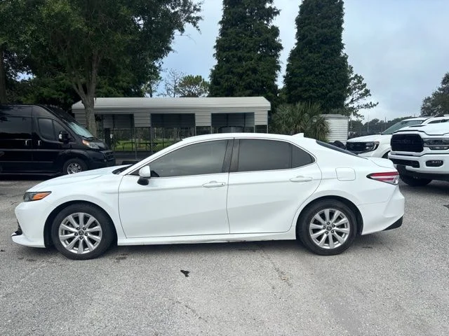 Used 2020 White Toyota LE image 8