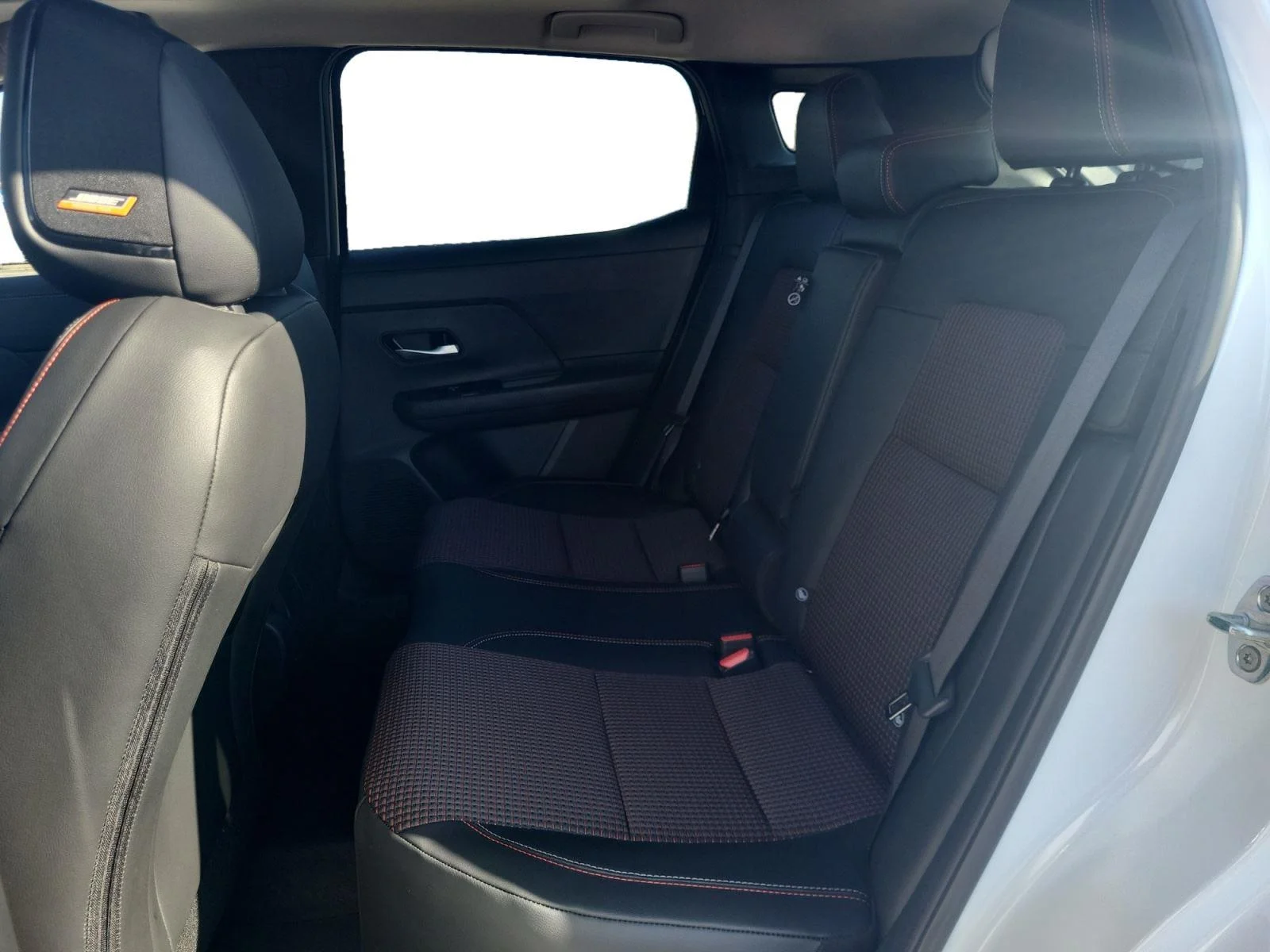 New 2026 Aspen White Tricoat/Super Black Nissan SR image 21