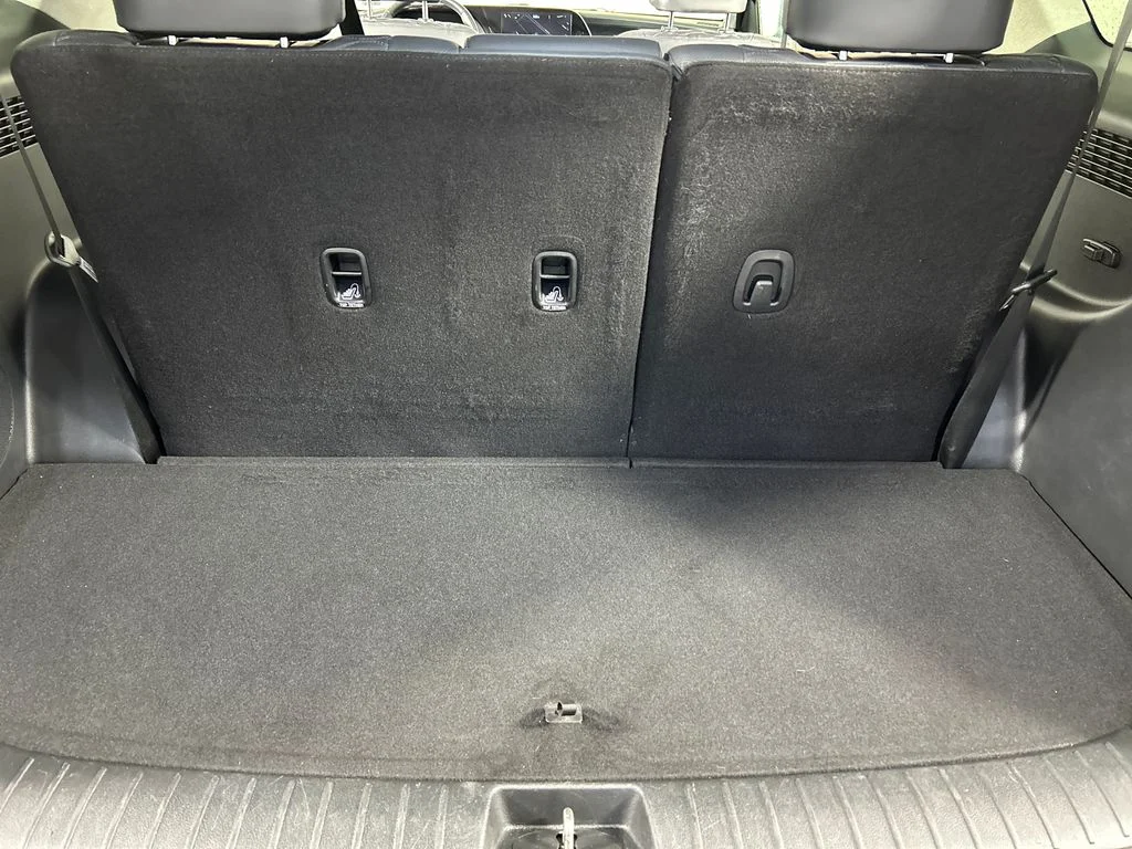 Used 2022 Silver Hyundai Limited image 22