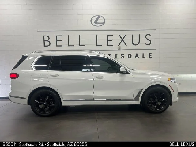 Used 2021 White BMW xDrive40i image 3