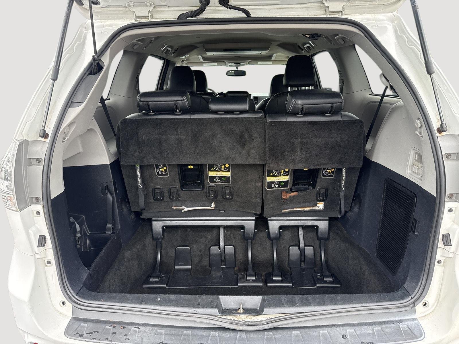 Used 2015 Super White Toyota SE Premium image 7