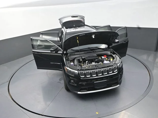 New 2026 Diamond Black Crystal Pearl-Coat Exterior Paint Jeep Limited image 30