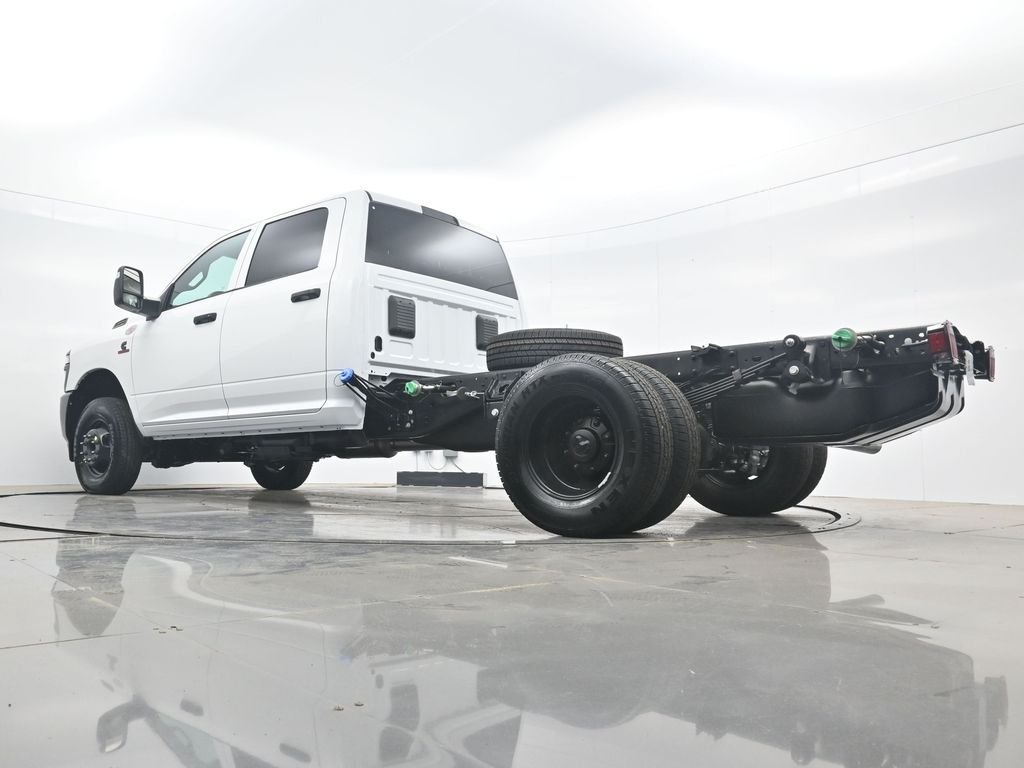 New 2026 Bright White Clearcoat RAM Tradesman image 38