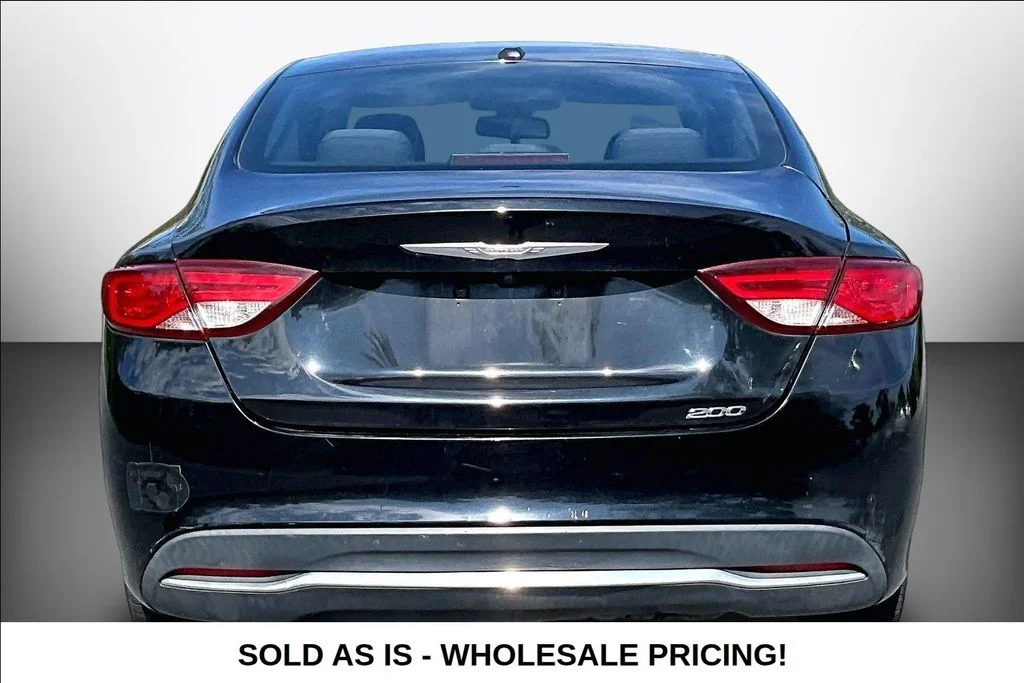 Used 2015  Chrysler Limited image 5