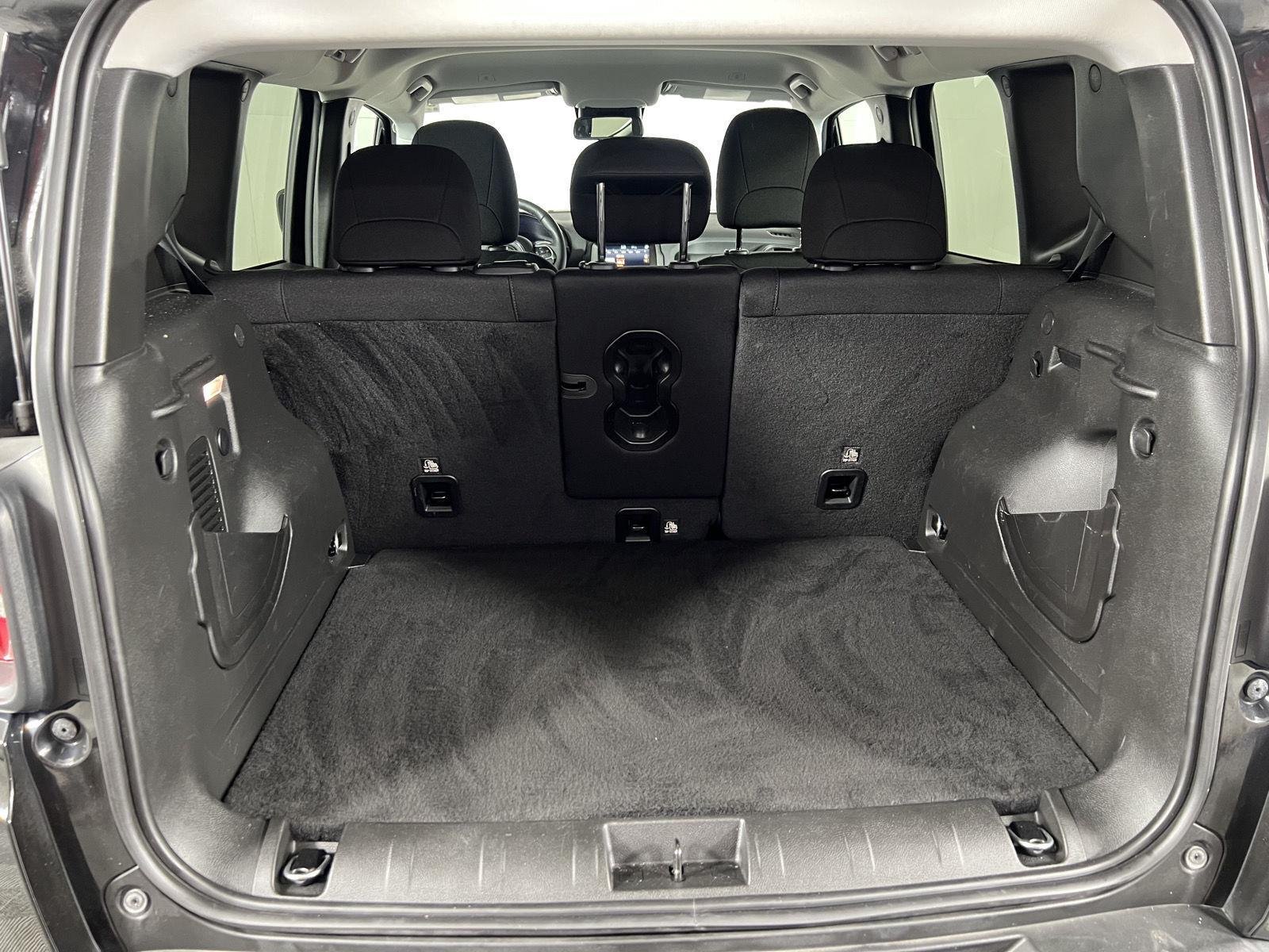 Used 2022 Black Clearcoat Jeep Latitude image 7