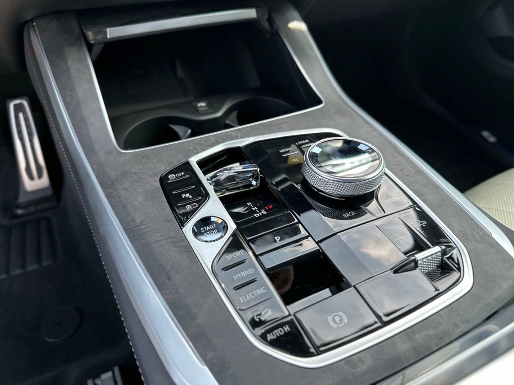 New 2026 Carbon Black Metallic BMW xDrive50e image 33