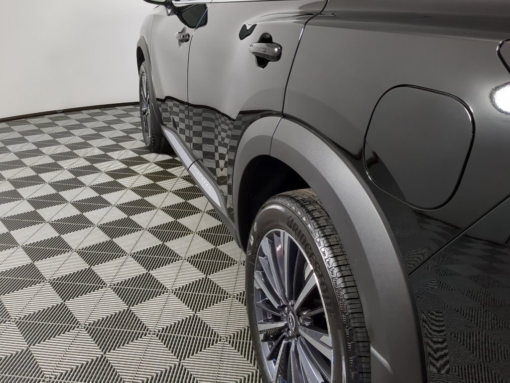 New 2026 Super Black Nissan Platinum image 5
