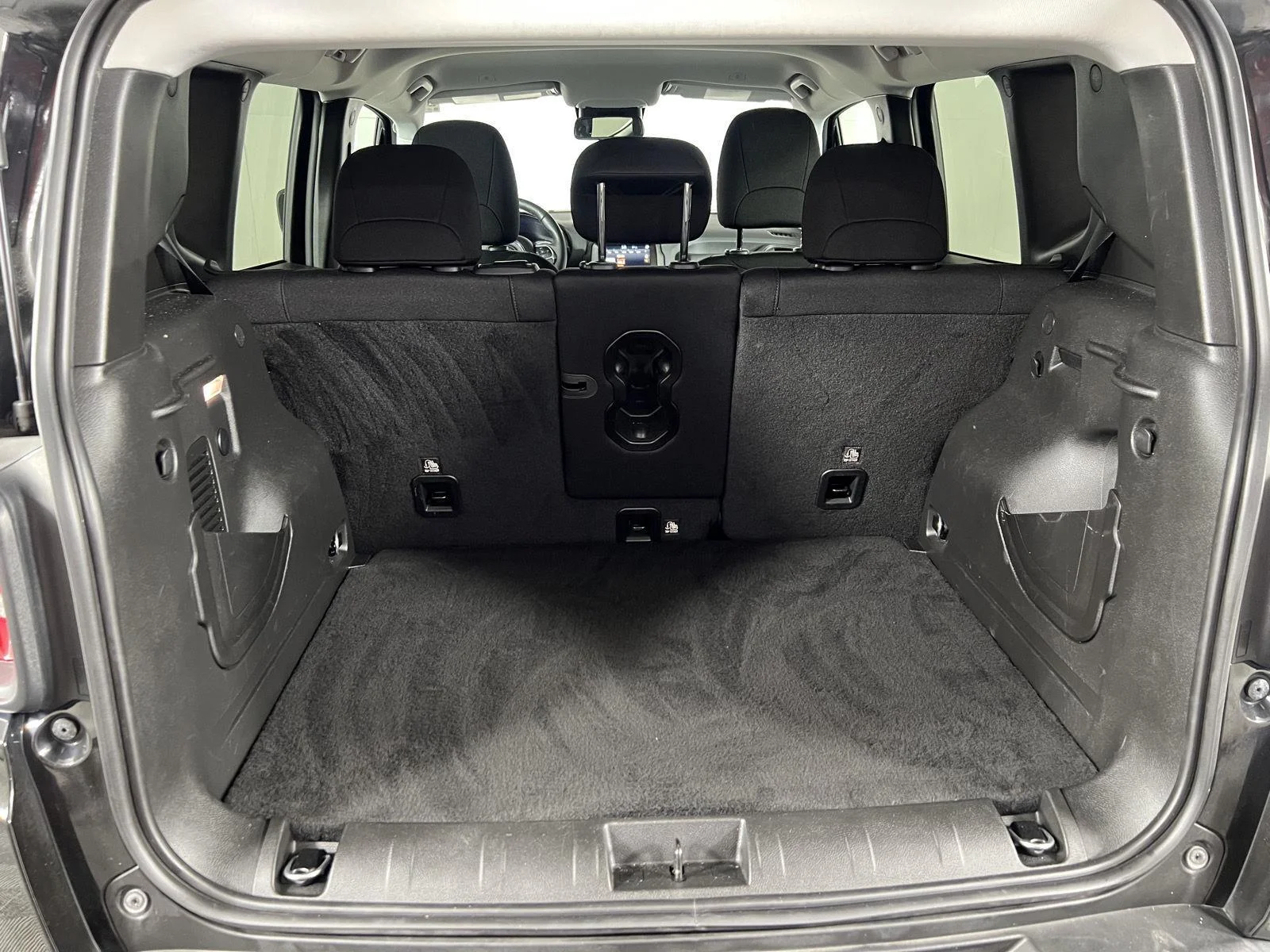 Used 2022 Black Clearcoat Jeep Latitude image 7