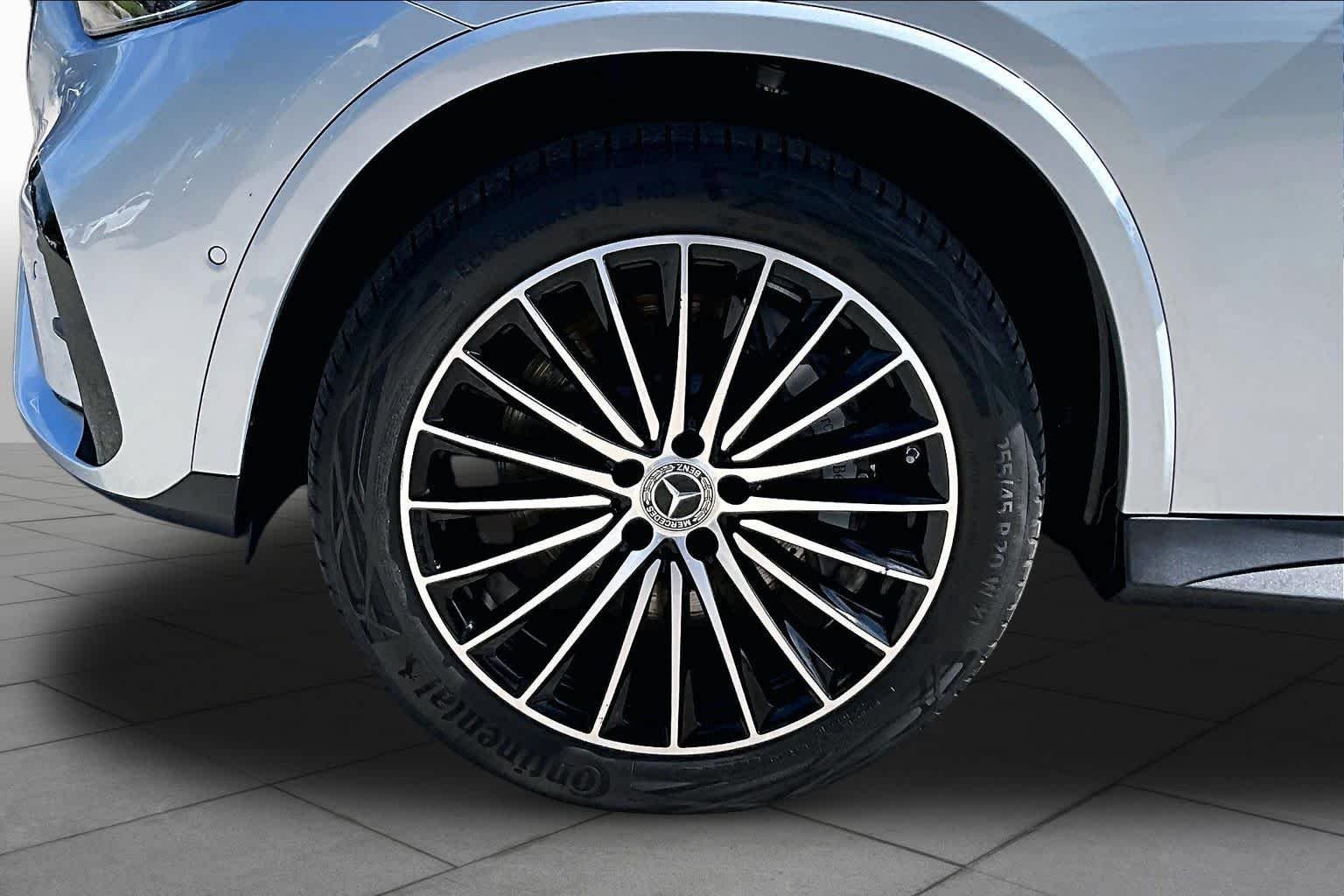 Used 2025 Cirrus Silver Metallic Mercedes-Benz GLC 300 image 11