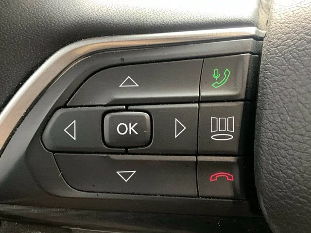Used 2023 White Jeep Altitude image 14