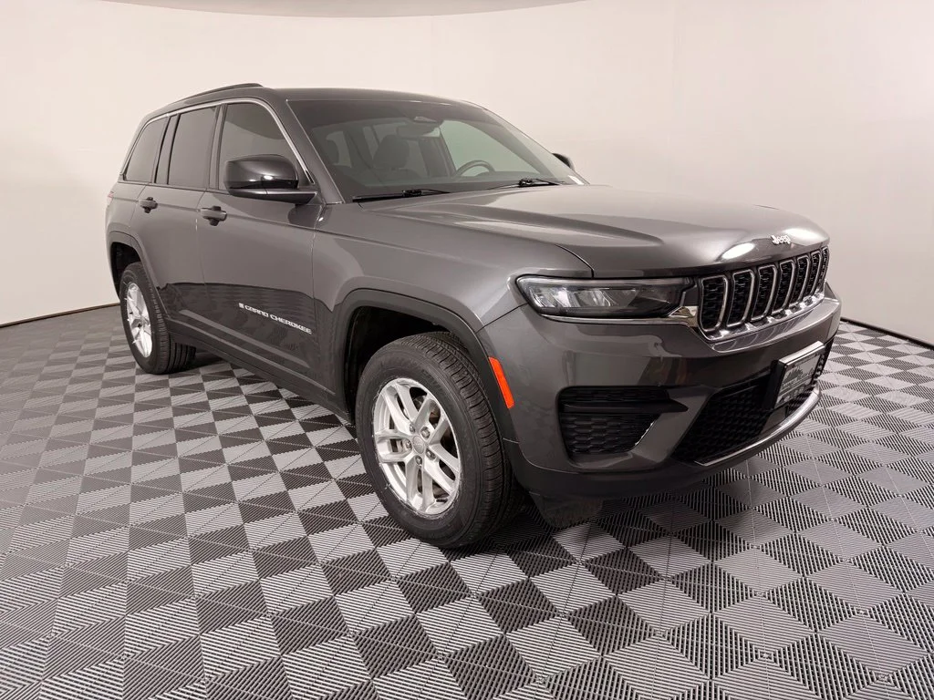 Used 2024 Gray Jeep Laredo X image 5