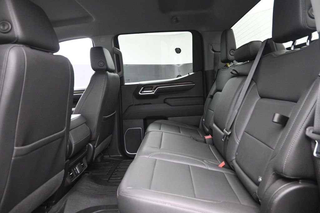 Used 2023 White GMC SLT image 12