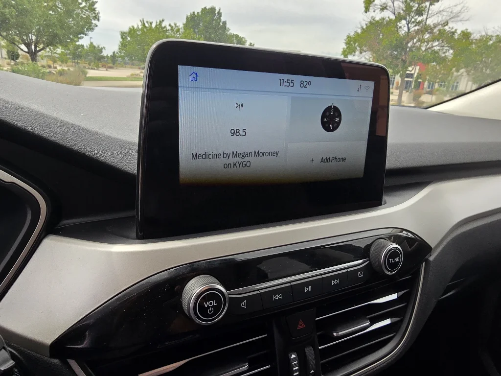 Used 2022 Agate Black Metallic Ford SE image 23