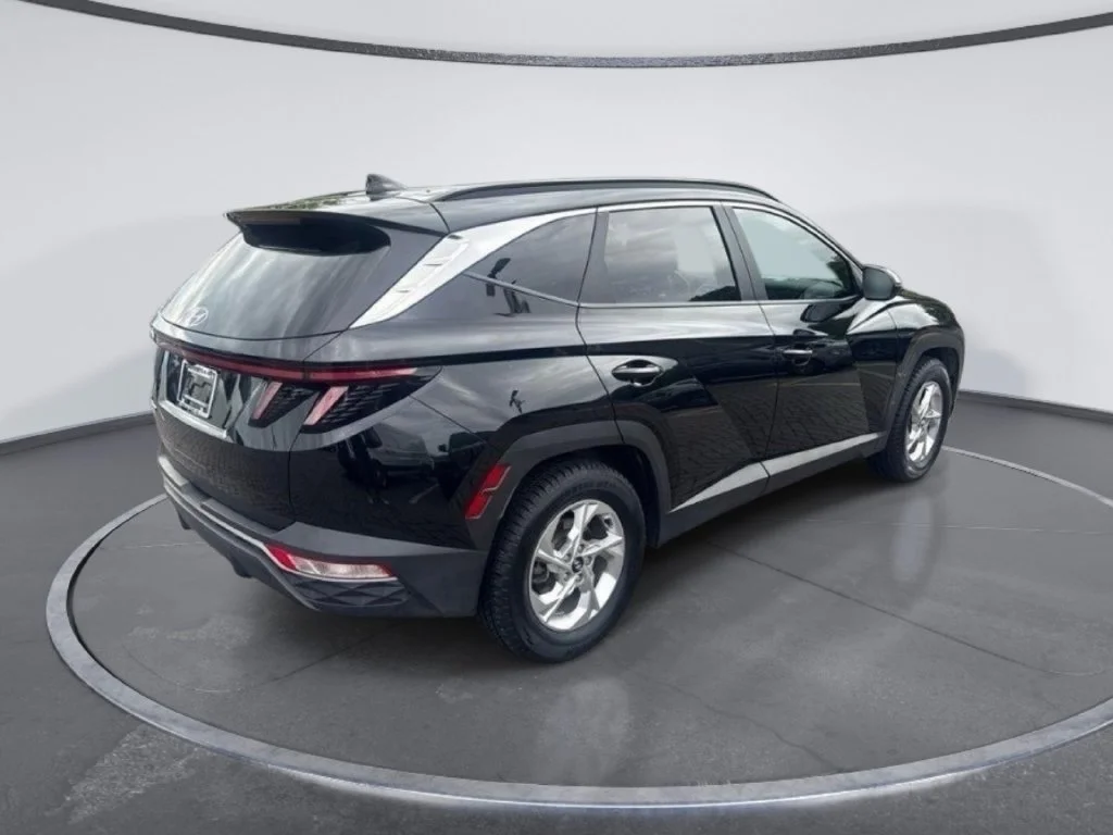 Used 2023 Black Hyundai SEL image 7