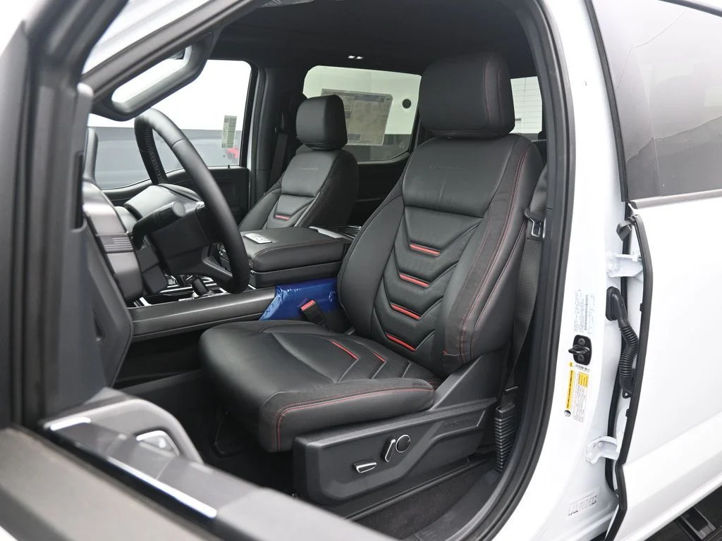 New 2025 Oxford White Ford Lariat image 8