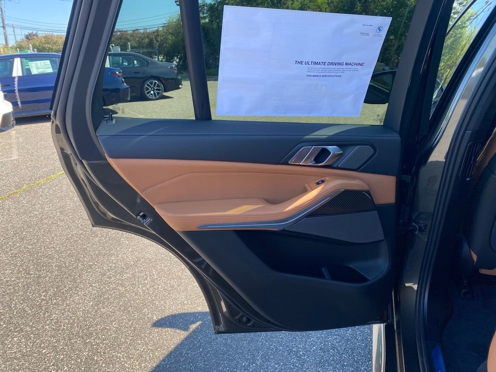 2026 BMW X5 M60i - Photo 8