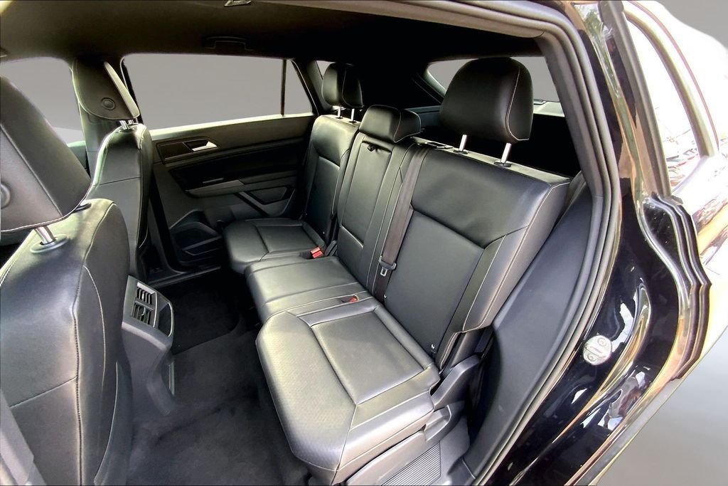 Used 2020 Black Volkswagen 3.6L V6 SE w/Technology image 25